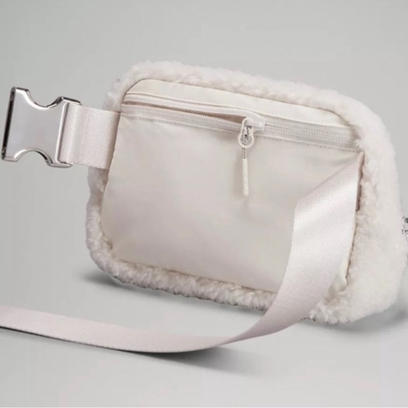 LULULEMON NEW YEAR EVERYWHERE BELT
BAG 1L *FLEECE - Picture 3 of 6